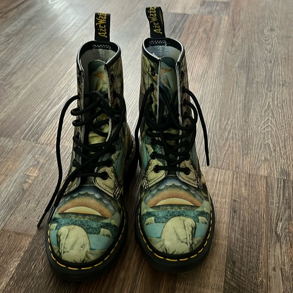 DR. MARTENS WILLIAM BLAKE/TATE MUSEUM COLLAB! Artsy and Adorable! Like new!